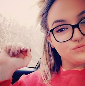 Meet your Posher, Candace